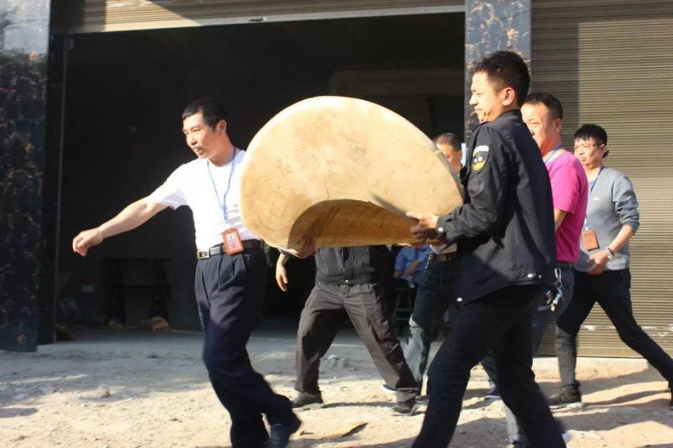 江西上饶实行殡葬改革:2000元一副收棺材 以后