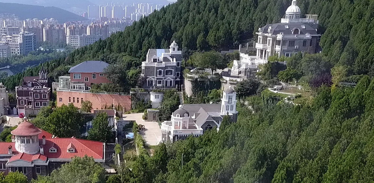 济南拆除市中心豪华违建别墅 绰号"大白宫"