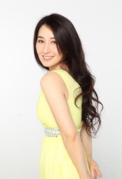 54岁关咏荷近照曝光,女儿简直是翻版,年轻时求