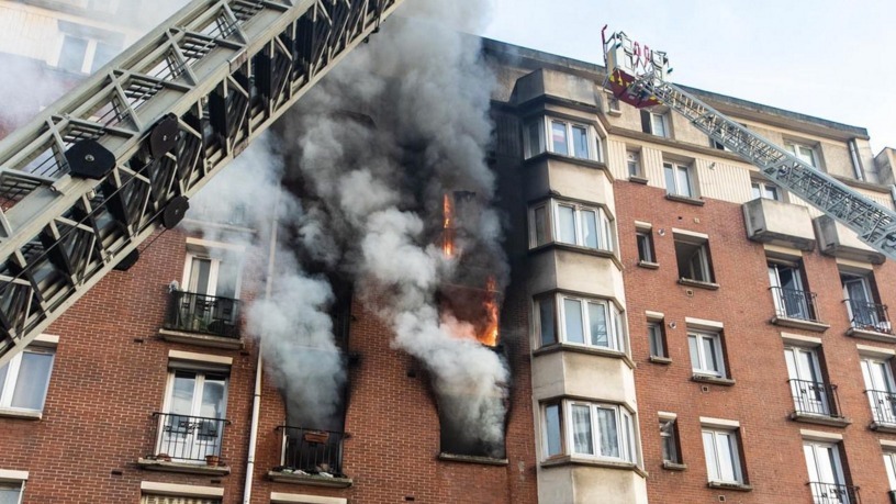 巴黎十九区一住宅楼失火 已致13人受伤