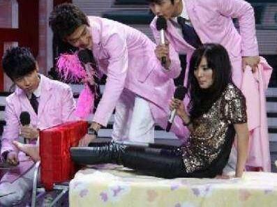 那些有恋足癖的男星,小S连杨幂的脚都敢闻