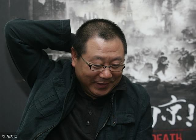 崔永元家铲屎官爆料:完了,范伟要拄拐了!