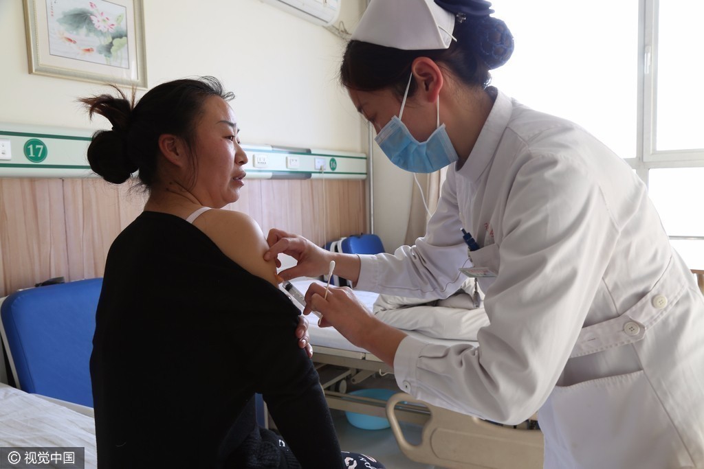 之前,苏祥龙的妈妈曾每天到医院注射粒细胞刺激因子,为造血干细胞移植