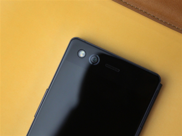 中兴AXON M图赏:搭载高通骁龙821处理器 提