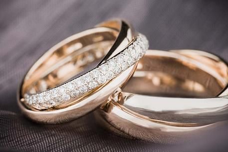 订婚戒指一般多少钱合适 订婚戒指要买一对吗