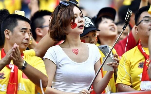 捧日本队不屑韩国队 国足球迷世界杯态度鲜明