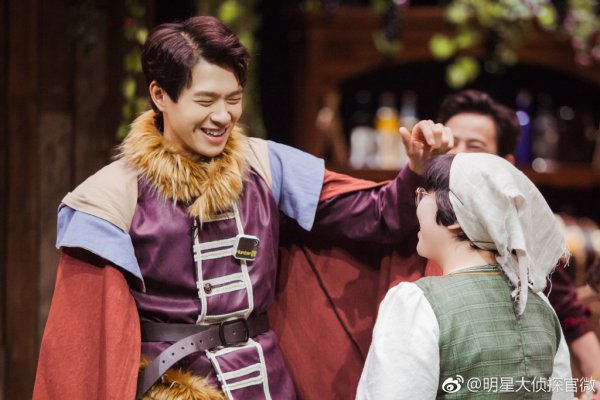 《明星大侦探3》狼人前传高清剧照 魏大勋浮夸