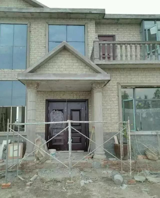 出嫁女儿盖2层半别墅给父母养老,总共花了27万