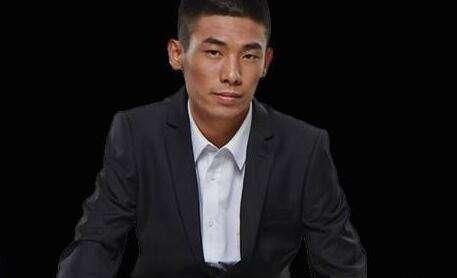 旭旭宝宝斗鱼首播礼物收入300多万,千万热度百