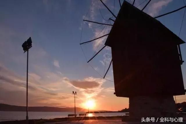 正能量语录说说句子 晚安值得深思的句子