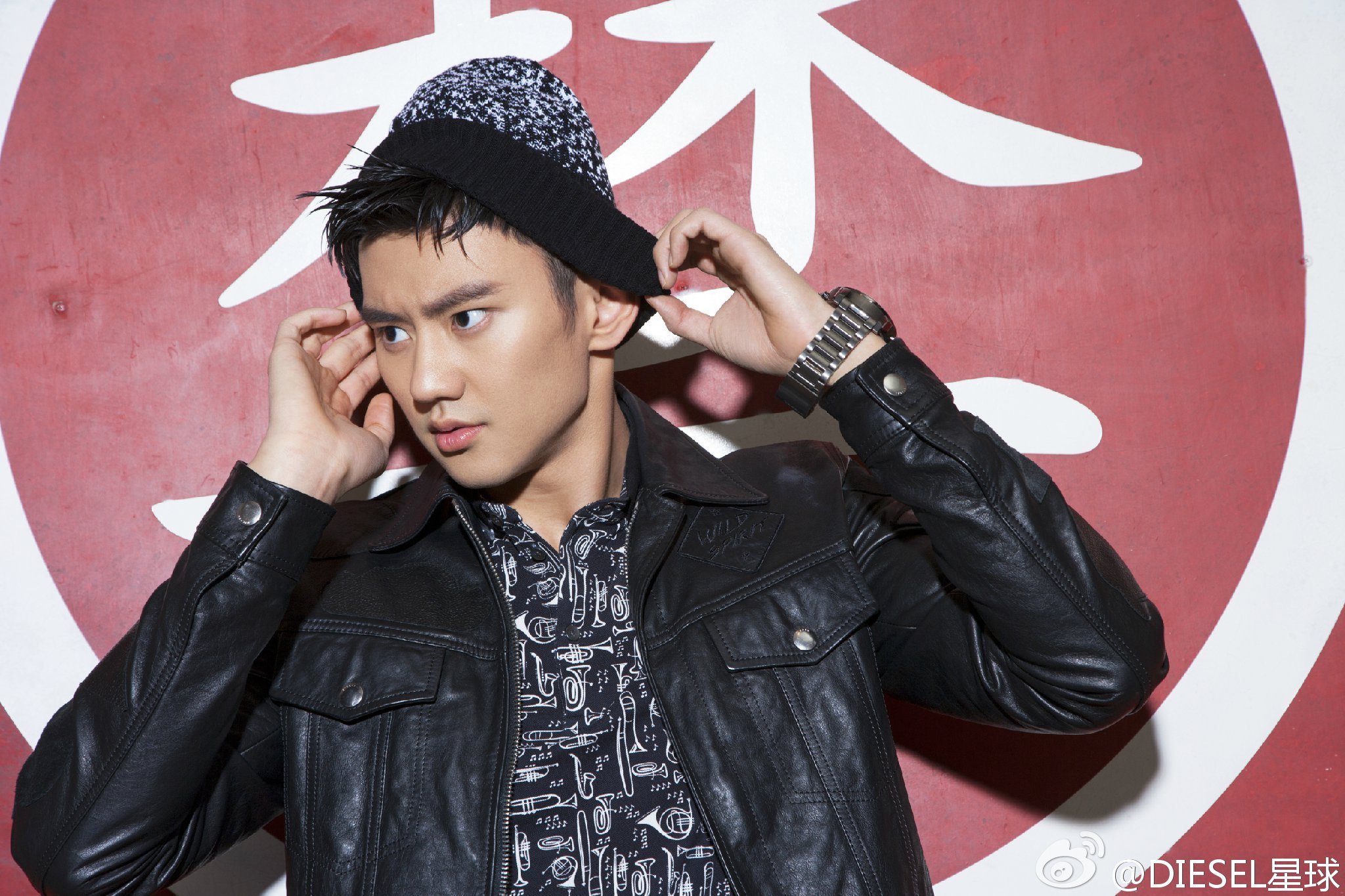 宁泽涛最新写真照曝光 牛仔配皮衣利落不羁 宁泽涛最新写真照曝光 牛仔配皮衣利落不羁