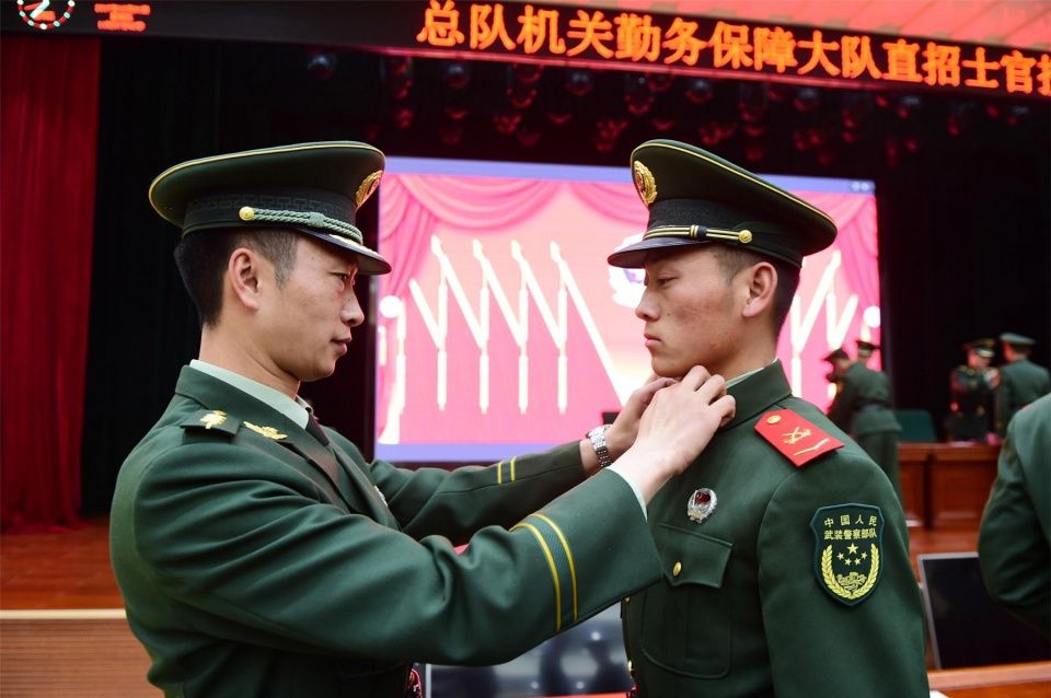 大学生入伍,为什么有的是义务兵,有的是士官,有的是军官呢?