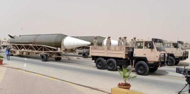 终于派上用场!以色列步步紧逼,沙特无奈只能竖