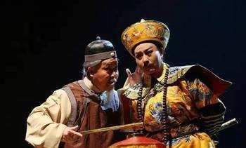 清官寒酸退休抬十箱砖头当财宝充脸面,皇帝知