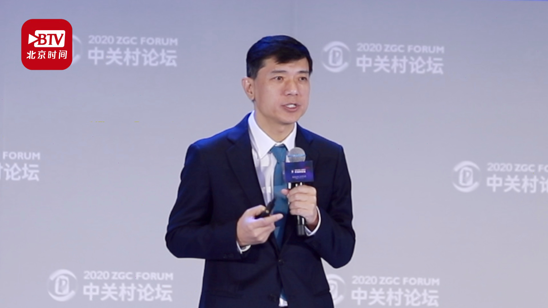 李彦宏称对AI的投入长期且持续：百度每年研发费用占收入的15%以上