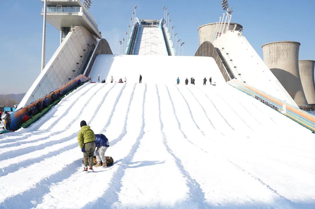 石景山首钢园·冰雪汇正式开园