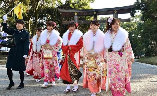 二战期间,为什么日本不打苏联,却去招惹美国人