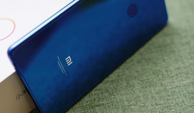 价格相同的荣耀Play和小米8SE哪款好呢?大佬