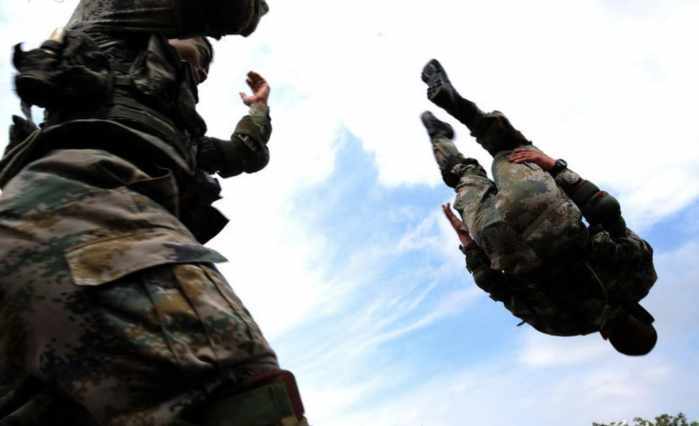 我国特种兵用什么格斗术, 一名特种兵能与多少