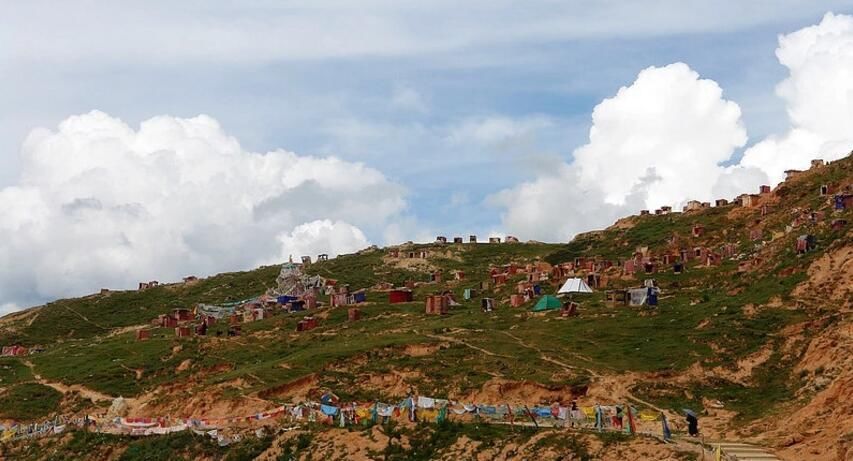 西藏闭关修行的僧侣,呆在小屋几十年不出门,被