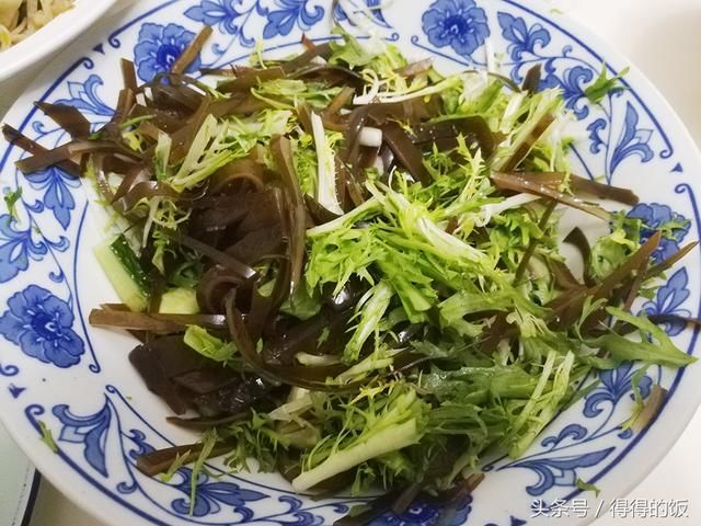 到亲戚家吃饭,七八个人吃5道菜,有荤有素有海