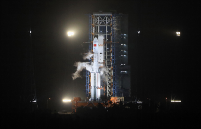 看,“快递小哥”是这样飞上去的! 看,“快递小哥”是这样飞上去的!