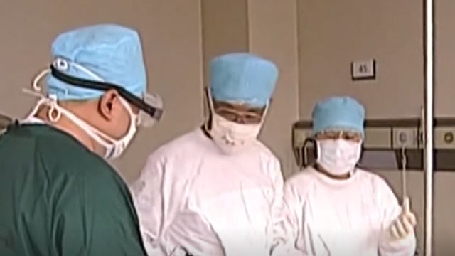 十七年前“非典”肆虐 钟南山团队奋战在一线