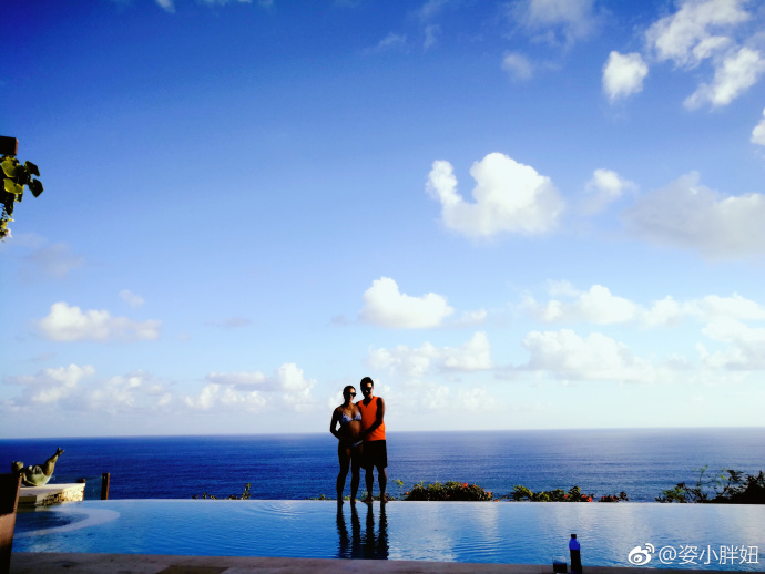 何姿大方晒孕照 这大肚子难不成是双胞胎?