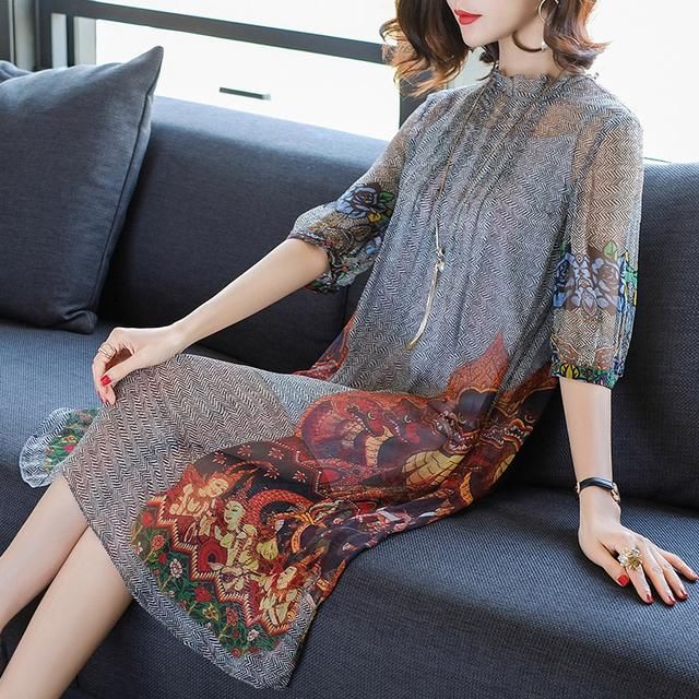 春节后第一天上班!我穿刚买的真丝连衣裙,同事