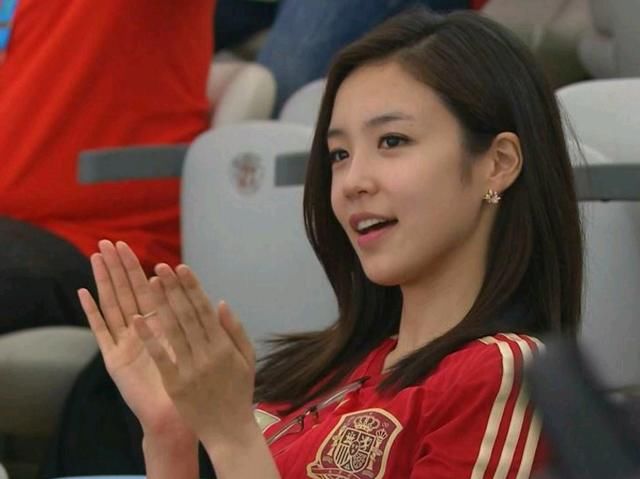 养眼世界杯!这4大美女明星让球迷疯狂,中国也