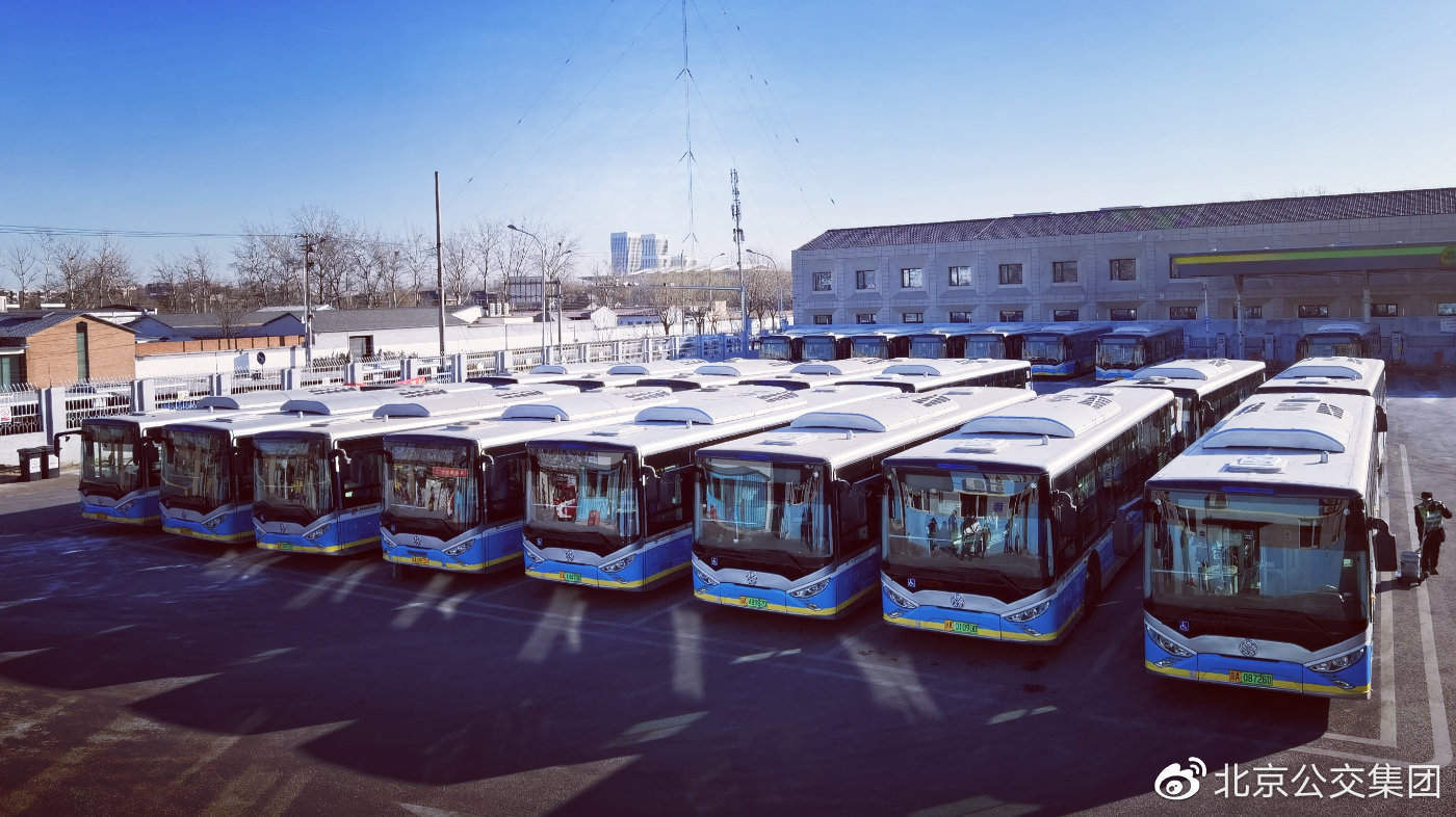 加强开学季公交运力保障公交集团日均加车4000余次