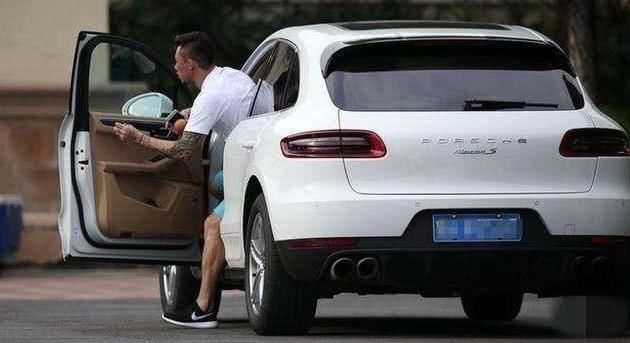 中国足球队1到15号现役队员座驾,开的都是豪车