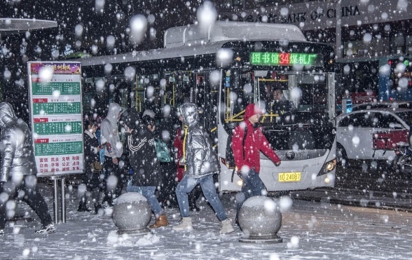 吉林辽源大雪中的景象 实拍雪后城市之美(图3)
