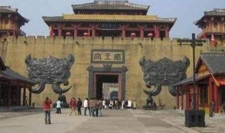 横店群演辛苦工资低,一部戏全是替身在做,明星