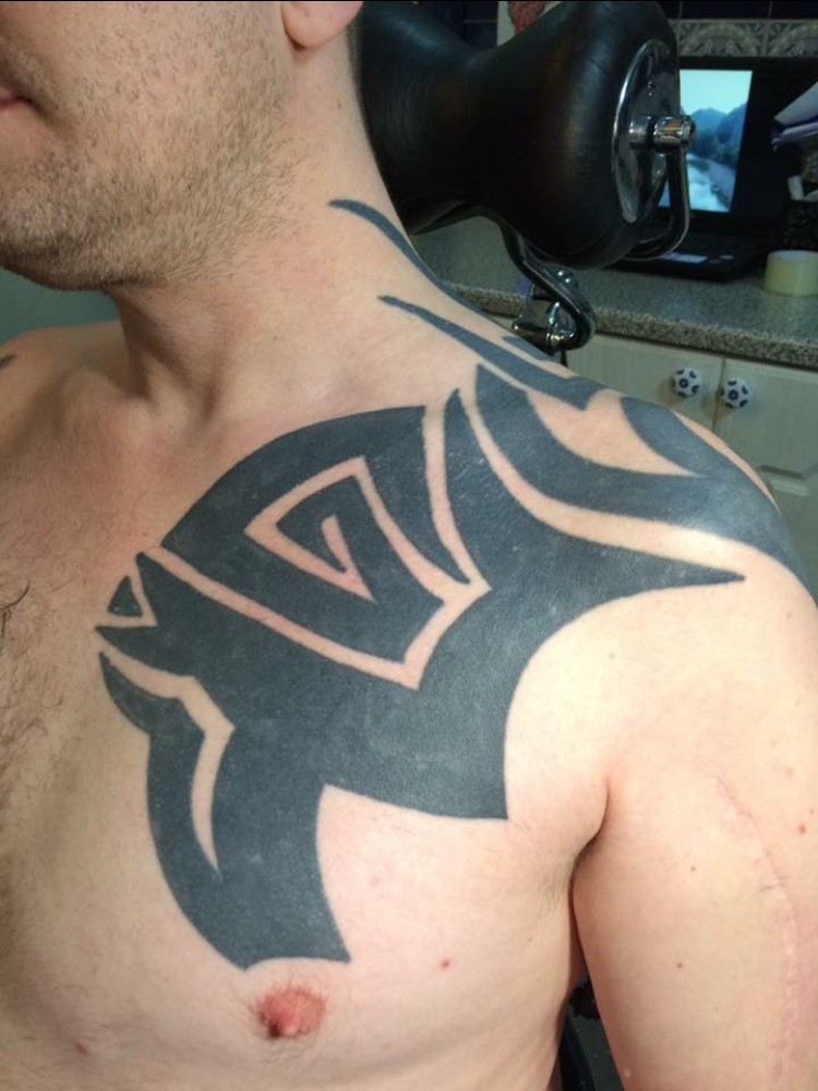17年前的失败纹身 被纹身师神救援后成品帅呆了