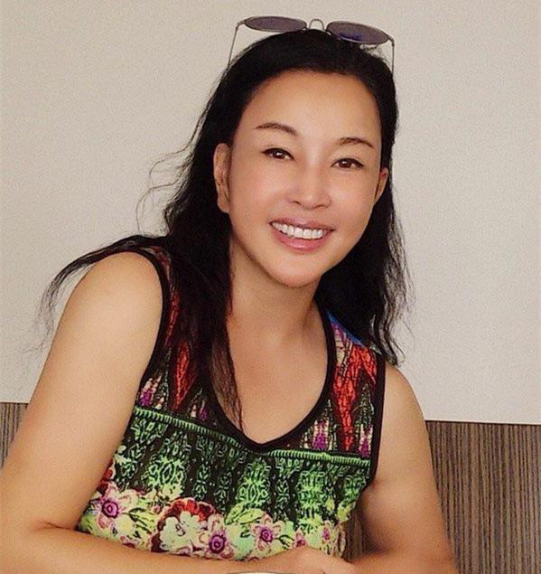 一辈子未生育的女星 她被抛弃后流产摘除子宫, 现任丈夫跳楼身亡