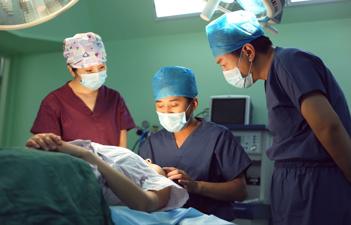 宝宝吃了妈妈做的炒饭,半小时后脸色不对,送到