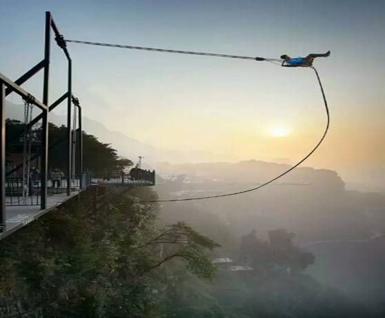 儿时的美好回忆,小时候玩的不亦乐乎,但是580米的悬崖上荡秋千想过么?