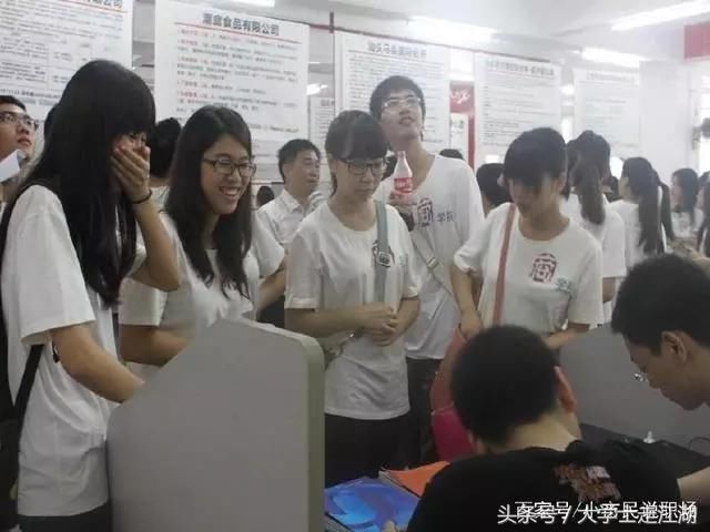 专科生跟本科生,毕业后工资真没区别?网友:专