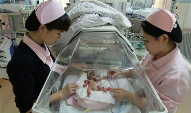 怀孕33周突然没胎动, 医生检查后说"是宝宝救了孕妇"