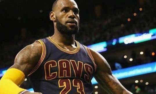 为何威少拿三双就被喷数据刷子,詹姆斯拿三双