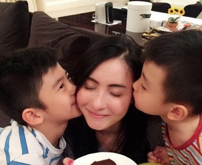 张柏芝家厨房曝光 一人包办全家晚餐