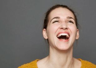 奶奶用维生素E擦脸,3天斑点如雨下,肌肤白如卫