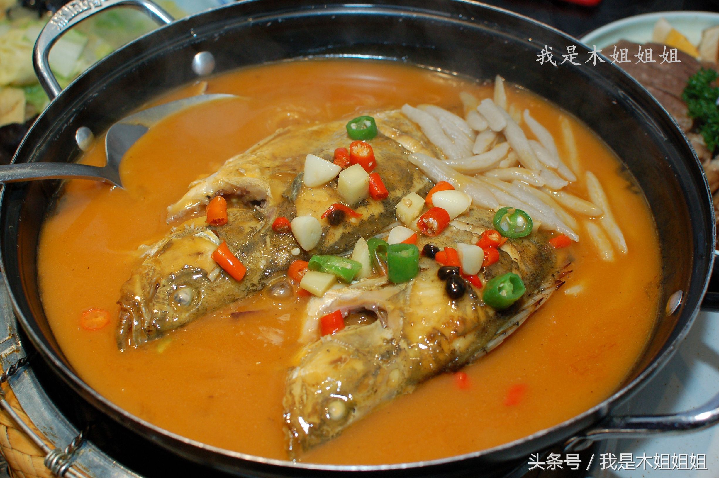 这家馆子有两道臭名远扬的菜,想想都让人流口水