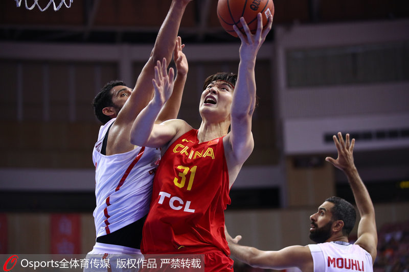 斯杯:中国男篮红队77-72胜突尼斯队 周琦状态