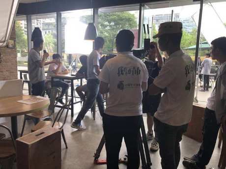 胡静老公近照曝光 身价百亿背景大到不像话,难