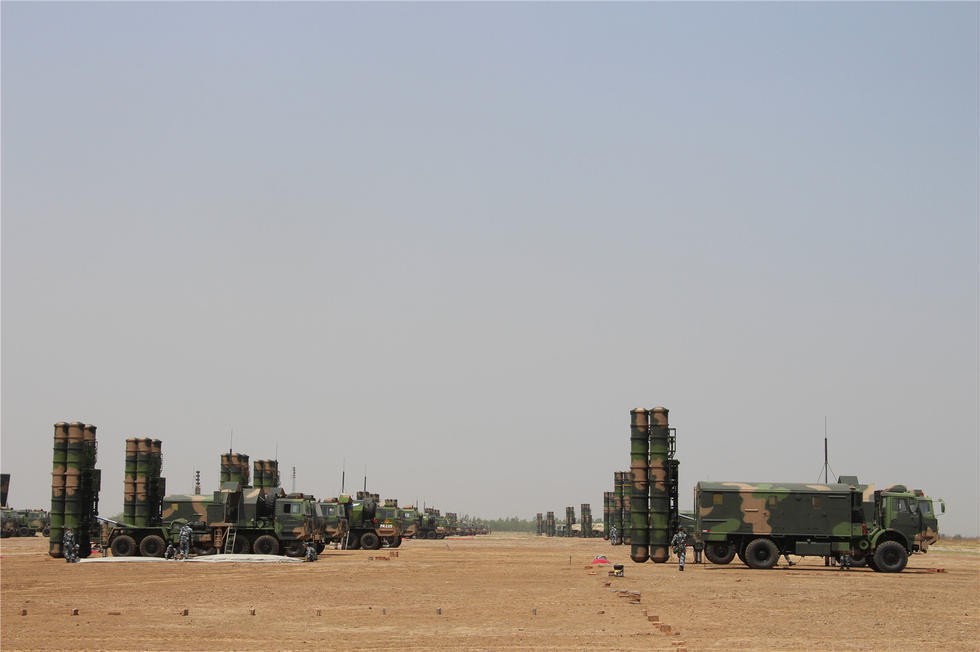 霸气!解放军红旗9防空导弹实弹装填画面曝光 霸气!解放军红旗9防空导弹实弹装填画面曝光