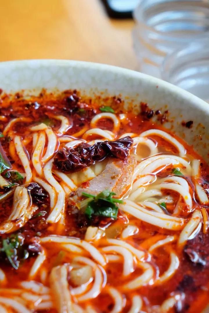 贵阳发现凉都状元粉,嘴巴烫起泡都停不下来!