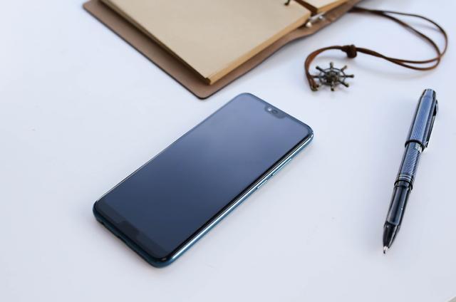 2400万AI摄影!荣耀10手机评测:这才是真正高颜