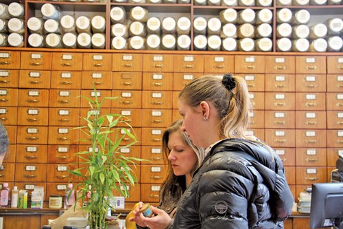 金盛微交易:国药板蓝根首次在英国获批上市 国